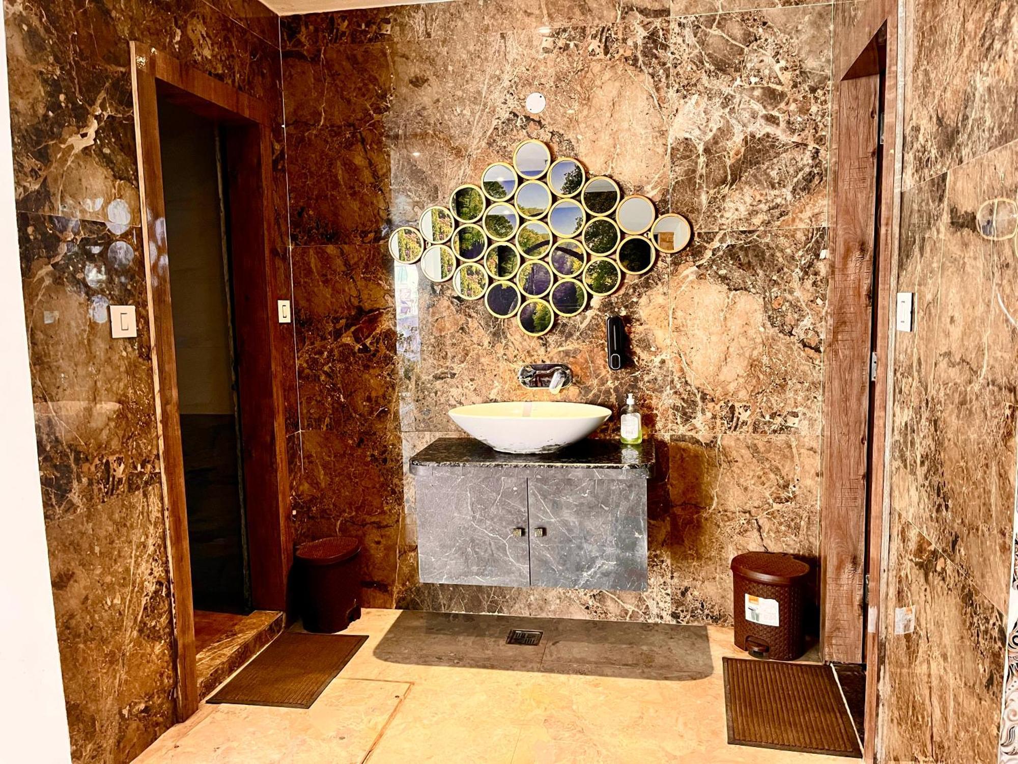 Amaravati Royal Palace 4*