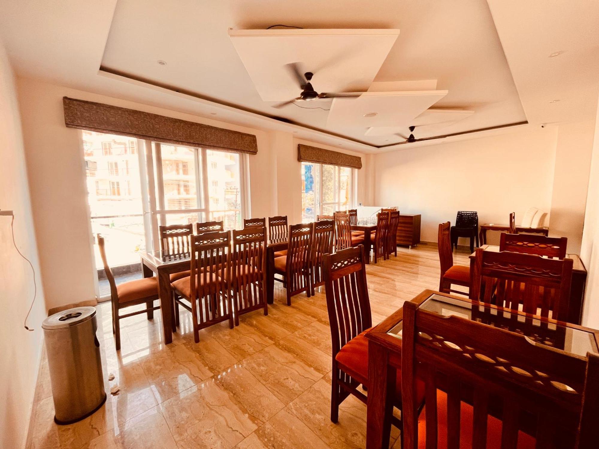 Amaravati Royal Palace Hotel Agra (Uttar Pradesh)